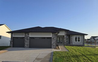 16203 Goodman Dr, Urbandale, IA 50323