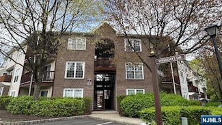 1466 Westgate Dr, Fort Lee, NJ 07024