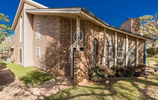 402 S Fielder Rd, Arlington, TX 76013