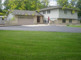 4909 Saint Josephs Ct, Wonder Lake, IL 60097