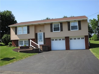 105 Woodbury Dr, Butler, PA 16001