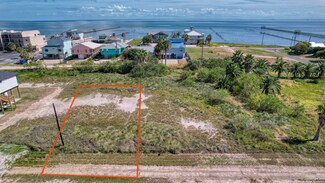 1116 S Magnolia St, Rockport, TX 78382