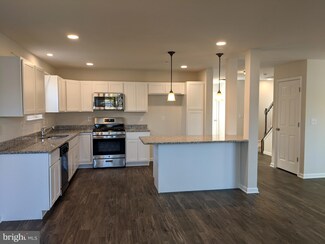 28 Clinton St, Westville, NJ 08093