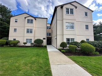 185 Manville Hill Rd Unit 206, Cumberland, RI 02864
