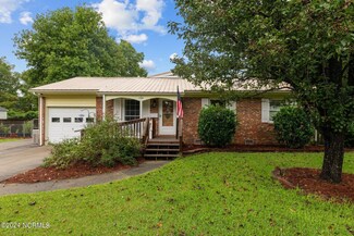 104 Elizabeth St, Havelock, NC 28532