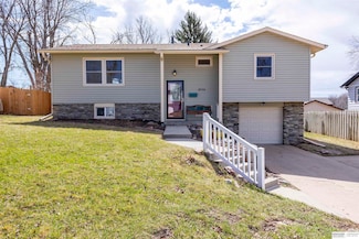 8729 Wilbur St, La Vista, NE 68128