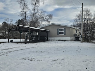 33 John St, Madison, ME 04950