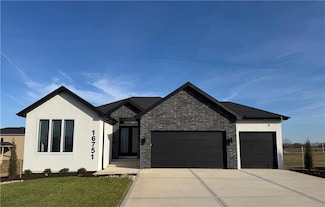 16751 S Fellows St, Olathe, KS 66062