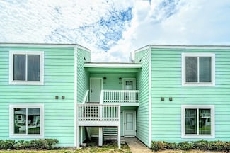 609 Lauderdale Dr, Rockport, TX 78382