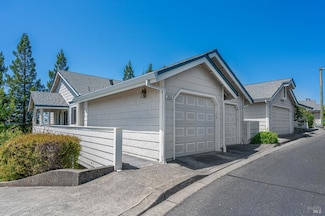 2016 Stonefield Ln Unit 9, Santa Rosa, CA 95403