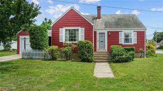 82 Autumn St, Cranston, RI 02910