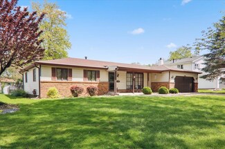 2804 Wellington Way, Bloomington, IL 61704