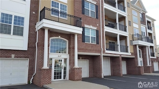 514 Doral Ct, Piscataway, NJ 08854