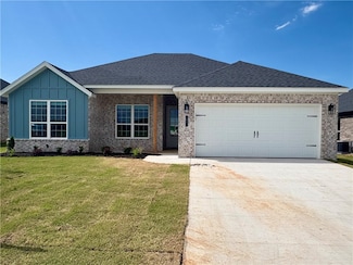 1811 Bugg St, Pea Ridge, AR 72751