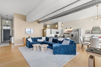 111 10th St Unit 410, Des Moines, IA 50309