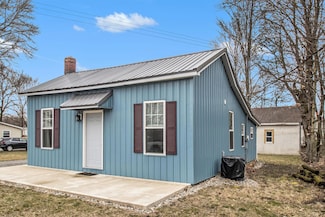 632 E Elkhart St, Bristol, IN 46507