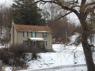 211 Cravener Rd, Vandergrift, PA 15690