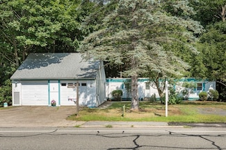 69 Pleasant St, Rockland, MA 02370