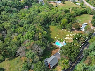 35 N Main St, Assonet, MA 02702