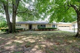 2123 S Meadowview Ave, Springfield, MO 65804