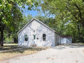 616 E 8th St, Newton, KS 67114
