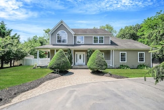 6 Muellers Ln, Yaphank, NY 11980