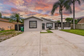 1951 Taylor Lake Cir, Largo, FL 33778