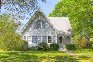 15 Music St, Vineyard Haven, MA 02568
