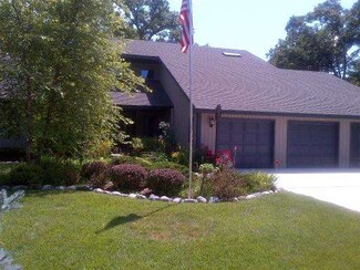 14200 Scotland Ct, Libertyville, IL 60048