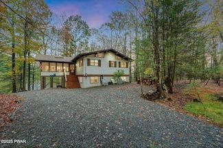 1013 Arrowhead Ct, Lake Ariel, PA 18436