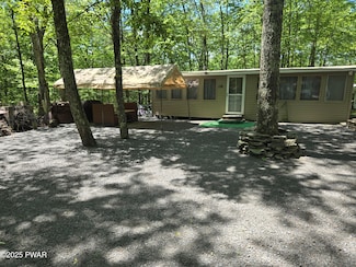 110 Blue Spruce Ln, Shohola, PA 18458