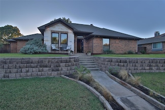 2054 Robin Hill Ln, Carrollton, TX 75007
