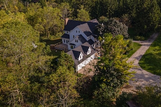 10512 Bridge St, Cedarburg, WI 53012