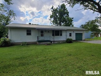 703 S Gum St, Belle Rive, IL 62810