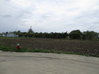 137 Wilshire Dr, Tuscola, IL 61953