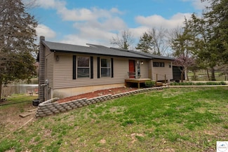 1410 S Fork Ln, Tipton, MO 65081