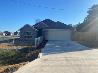 221 Bluebonnet Ln, Palmer, TX 75152