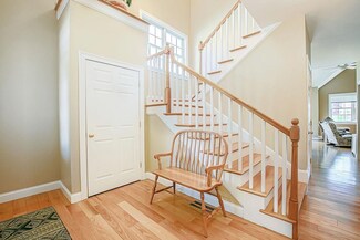 1 Blossom Ln, Stratham, NH 03885