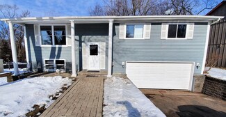 412 Channel Dr, Island Lake, IL 60042
