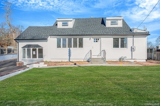 23 Cullen Dr, East Northport, NY 11731