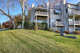273 N Farm Dr, Bristol, RI 02809