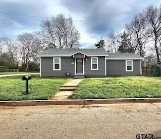 402 W Carolina St, Palestine, TX 75803