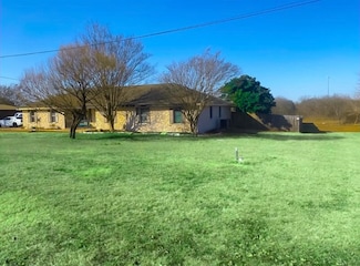 210 W Avenue F, Jarrell, TX 76537