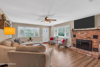 1 Sky Harbor Ct, Toms River, NJ 08757