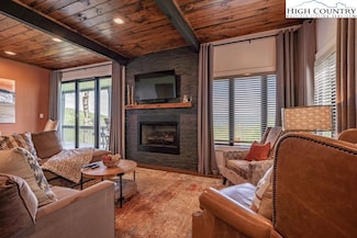 315 Skyleaf Dr Unit D18, Sugar Mountain, NC 28604