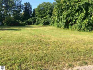 157 Mitchell Ct, Elk Rapids, MI 49629