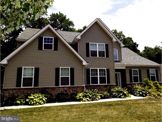 1056 Victor Dr, East Greenville, PA 18041