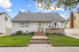 2354 128th St, College Point, NY 11356