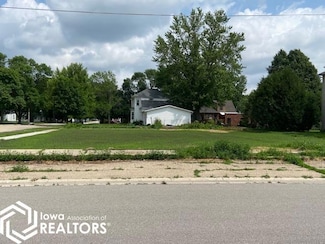106 3rd St SE, Britt, IA 50423