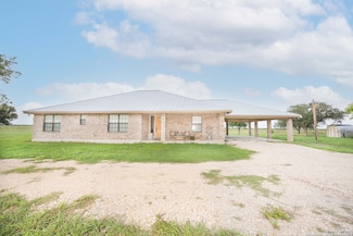 472 County Road 444, Hondo, TX 78861